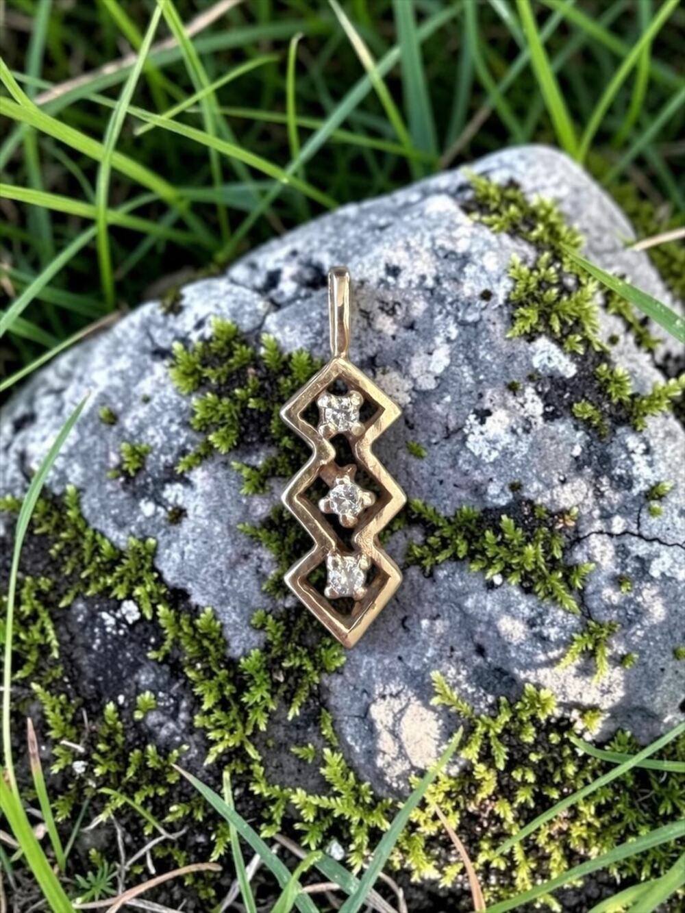 Vintage 14k Yellow Gold Diamond Zigzag Drop Pendant Openwork Geometric Link Desi